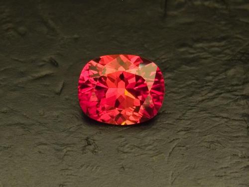 Spotlight on the gem world: Padparadsha sapphire.Padparadsha is the name given to this gorgeous deli