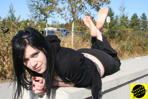 Try as you might, it’s virtually impossible to resist a barefoot goth girl. DB is a model for my Foo