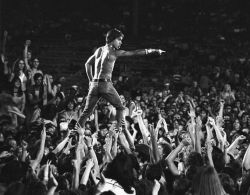 theunderestimator:  Iggy Pop inventing crowd