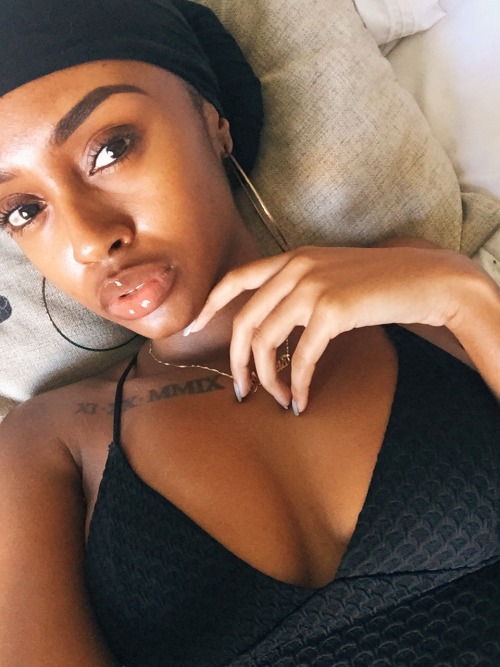 pistolsnpoetry:  Mondaze. 