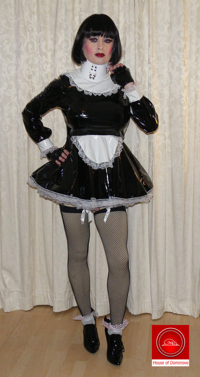 sissymaidk:dionnespet:Sissy maid. Very foxy, looking like she would be ...