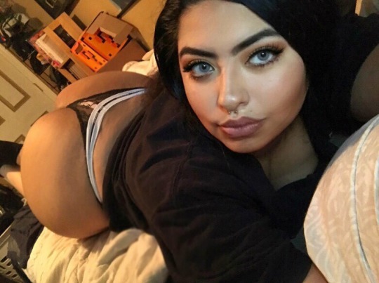 2003halal: reblog if you love my booty 
