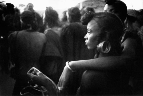 torrid-wind:  fotojournalismus:  Niger, 1963. Photo by Marc Riboud   (***Click here to view in high resolution***) 