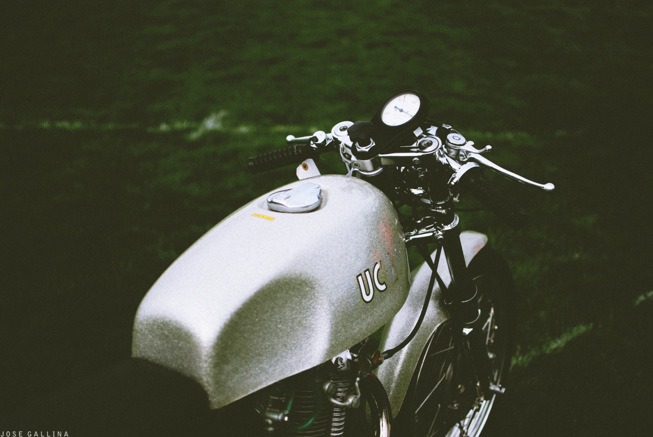 racecafe:  speedmilk:  SIlver Shotgun//  www.pistonandchain.com