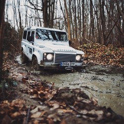 mrbenbrown:  Messing around in the mud in a @LandRover is serious business 😉 @nicoleeddy showing us how it’s done. #LandRoverExperience http://ift.tt/1zjfxzq 