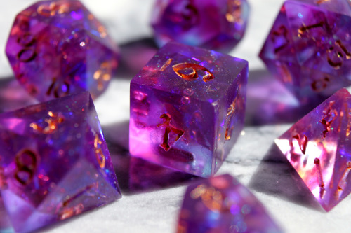 paralunadice:Mantle of MajestyHandmade dice for D&D. I just love this shade of purple!