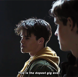 cursed-angelica: thegodkiller: Batman: Under the Red Hood (2010) / Titans (2018) Me: Titans looks like a fucking terrible dumpster fire feat. 2008 Hot Topic emo Raven, edgelord Nightwing, first-con body paint Beast Boy, and thrift-shop costume Starfire.