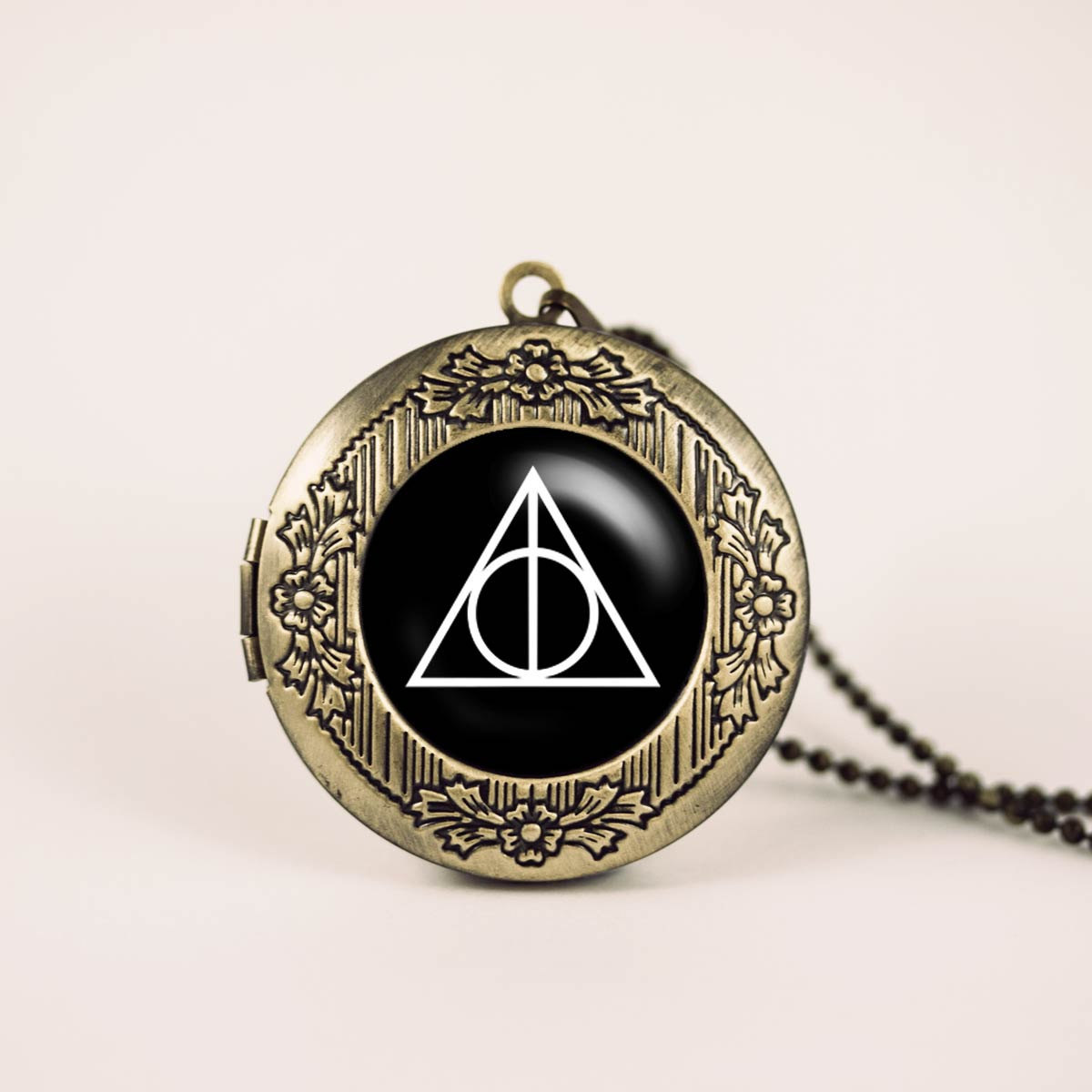 geeksngamers:  Geeky Lockets - Created by CapturedMySoul These designs and more
