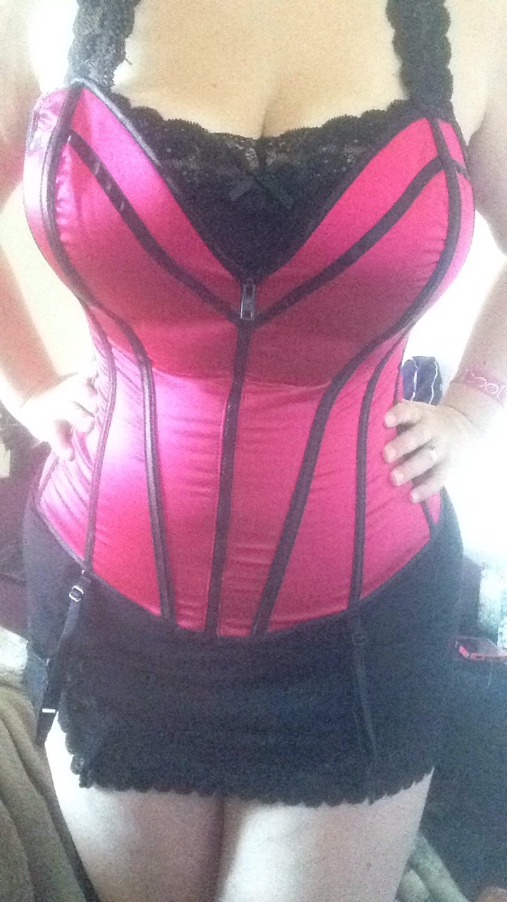 multitudeofsensualdesires:  Picture whore :P