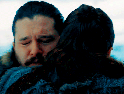 starklingsource:Jon Snow &amp; Arya Stark in 8.01 “Winterfell”