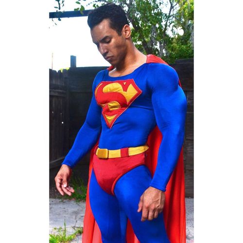 lowblow2myspeedo: Sexy Superman Joshua Manoi- 23 yo, 6′2, 200 lbs, former Marine, did straight