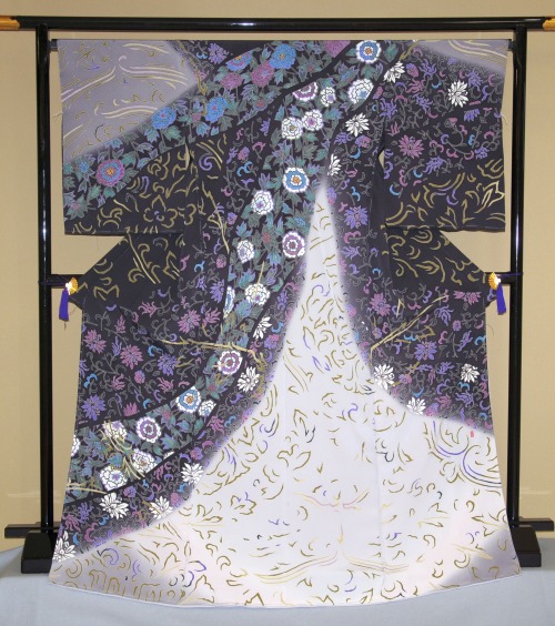 The 42nd Traditional Kaga-Yuzen Craft ExhibitionVisiting Dress “Hana Neko Mon” by Hiroyu
