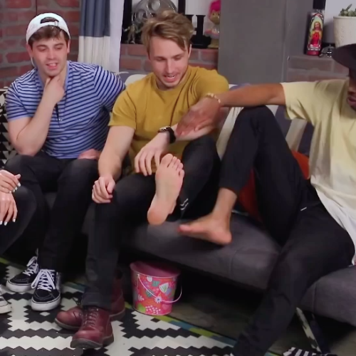 drakebois:Shayne Topp | Smosh SquadKeith gets to interlace his fingers in between Shayne’s toes, fre