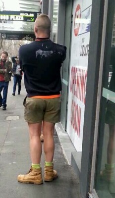 Guysinshortshorts