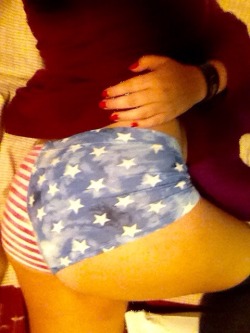 liveforthedash:  Lame but patriotic booty pic since I’m back in America, yall 🇺🇸