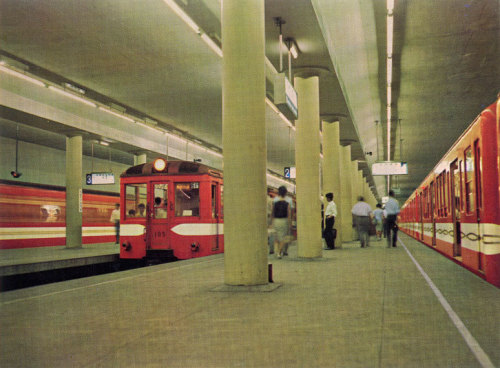 tetsuota-desu:  Nakanosakaue Station, Tokyo, 1960s.