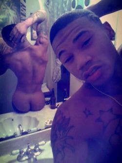 eros-immortel:  lightskinnedboys:  I remembered when i kissed him  I would have done more than kissed. 😍