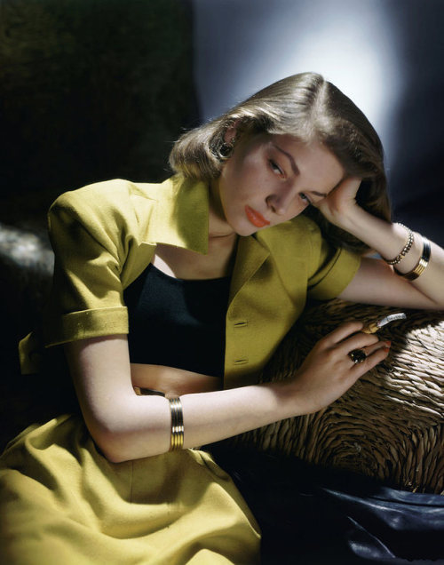 decadesfashion:Lauren Bacall by John Rawlings (1945) 