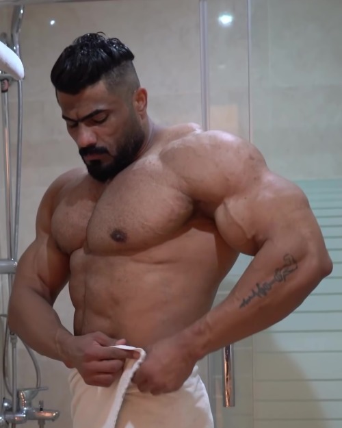 musclelovergr: IRAQI IFBB ELITE PRO BODYBUILDER ALI AL ZARKANISee more: musclelovergr.blogsp