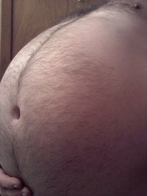 gainingtheballgut:  Tonights inflation. I have come to be such a fan of the air pump. I didnt think I could ever be so tight and firm. I feel like a ripe watermelon.