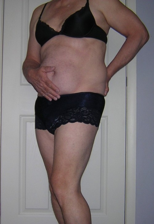 debbiesissy:sissy markTell @debbiesissy how cute she looks in a bra and panties, and how she should 