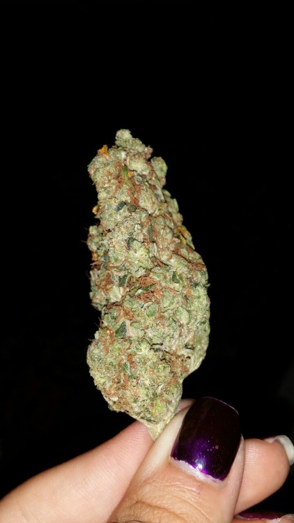 dabbin-fairy:  Some dank sour diesel👅