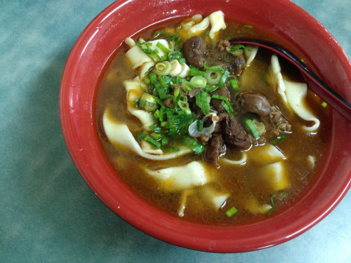 紅燒牛肉麵 Beef noodles (by bryan…)