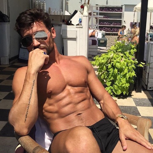 hunkopedia:    Follow Hunk’o’pedia for more hot guys! | Follow my personal blog!  