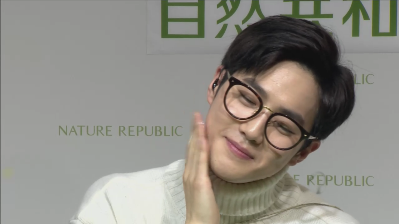lawlliets:  HES SO FREAKING CUTE OFMFJHFDH :((( 