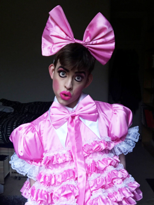 cynthiasatin: I’M HERE TO SUCK YOUR COCK SIR