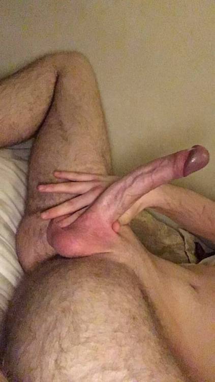 str8cocksofcraigslist:  19-year old athletic lad in Ealing, west London looking for older women interested in a big cum-filled cock  Nice