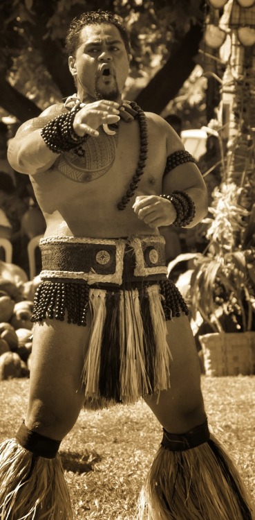 steercub:  keahimakua:  Thickness is normal among us polynesiansHere are some Tahitian dancers, looking focking fierce!  Mother of god I think I just fainted 
