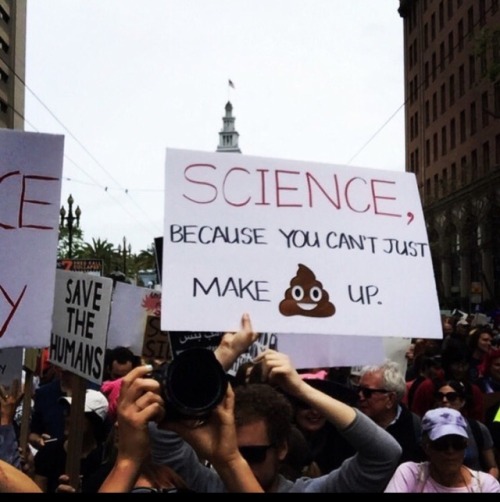 pianogem:weavemama:THIS MARCH NEEDED TO HAPPEN #MarchForScience I like how they used “DOgGoS” instea