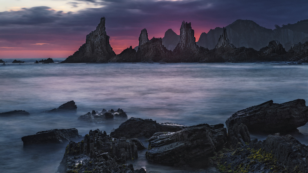 Rocks and sea at “Playa de la Gueirúa”, Asturias, Spain. By Eduardo Martinez[2048 X 1152] via /r/EarthPorn http://ift.tt/2szq77k