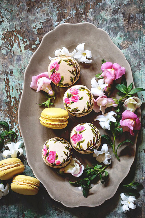 inkxlenses:Hand-Painted Floral Macarons | by bakersroyale_naomi