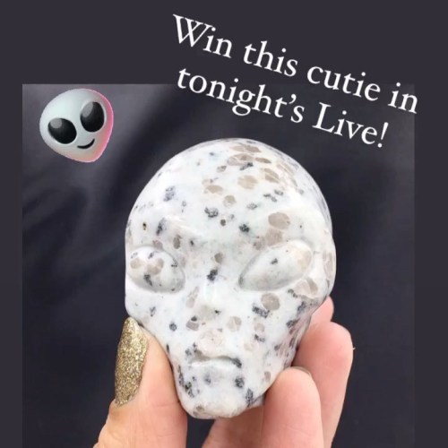 Tonight’s IG live sale is almost here!! Enter to win this adorable Kiwi Jasper alien carving—all you