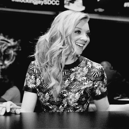 ndormerdaily:  Natalie Dormer | Signing autographs for The Hunger Games: Mockingjay,