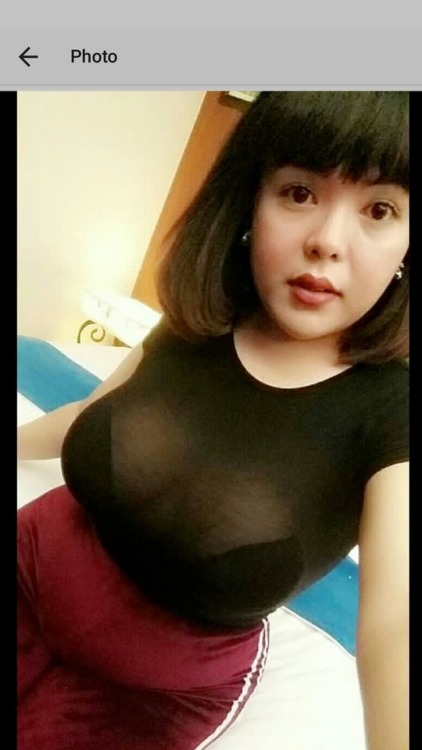 norhairiah: Tak rugi pon follow awek ni… Besarnya boobs dia kan… I like boobs wow