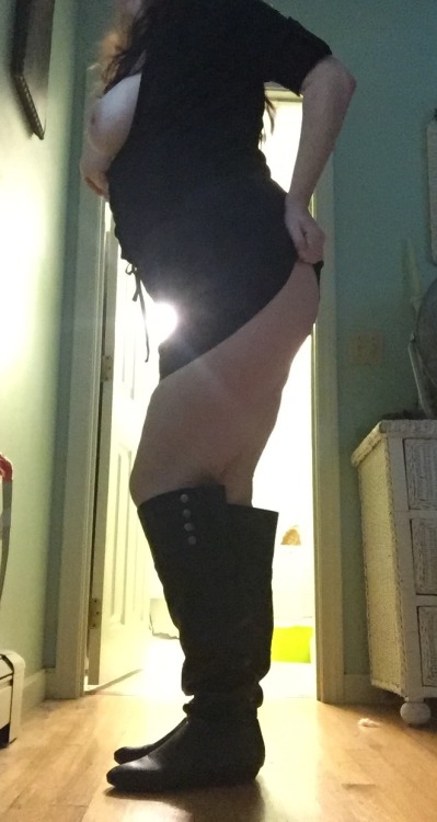 thehappygals:  Some more pics with this outfit!!! 😁 Good night y'all!!! Sweet dreams!!!😴💕💋😊