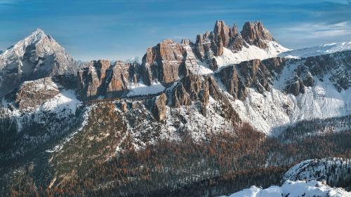 oneshotolive:  The Dolomiti, Italy. Aerial shot [OC] [5000 X2813] 📷: Atellani 