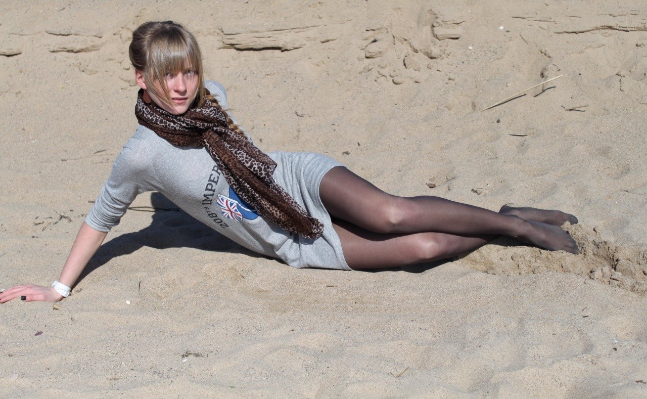 hosedlegs:  More “Misc. Pantyhose” (145 pics) on Hosed Legs: http://wp.me/p4V5l-EO