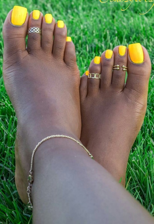 tony6110: @sassytoesforyou definitely a Top 25 IG footmodel. Toes and soles are on point!