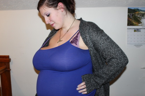 winkingdaisys:  29 weeks 3 days (in these pics)