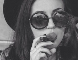 CIGAR Capnolagnia Female Smoking Fetish (NSFW 🔞)