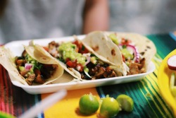 blueasphalt:  ū street tacos  NEEEED. NOWW.