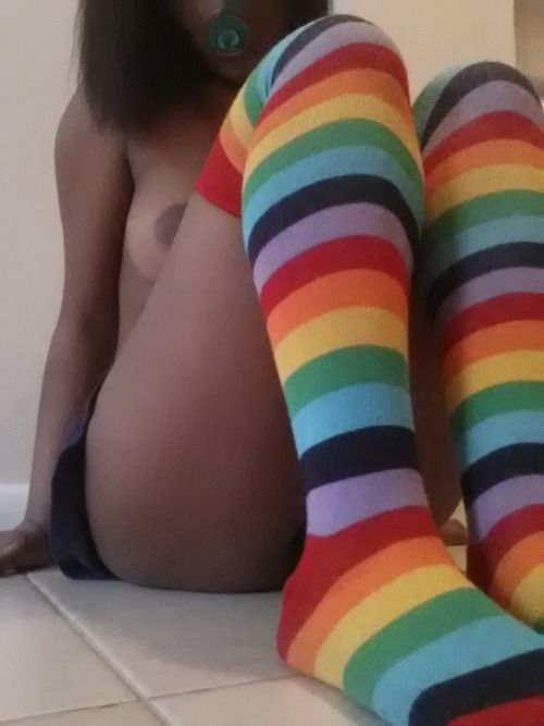 rainbowbooty:  naughty-naja:  Miss my daddy :(  RAINBOW SOCKS AND A BOOTY!!!