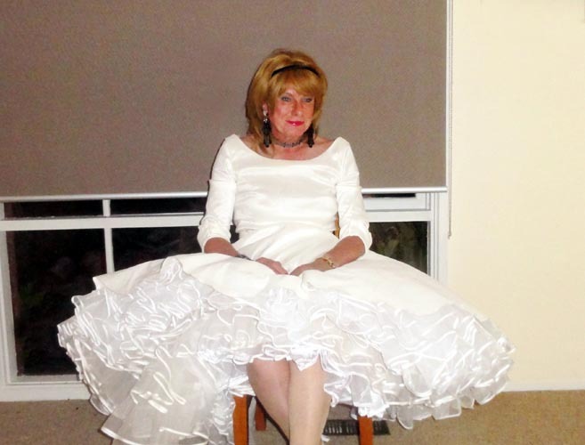 thetransgenderbride:  These informal wedding dresses (and their associated petticoats)