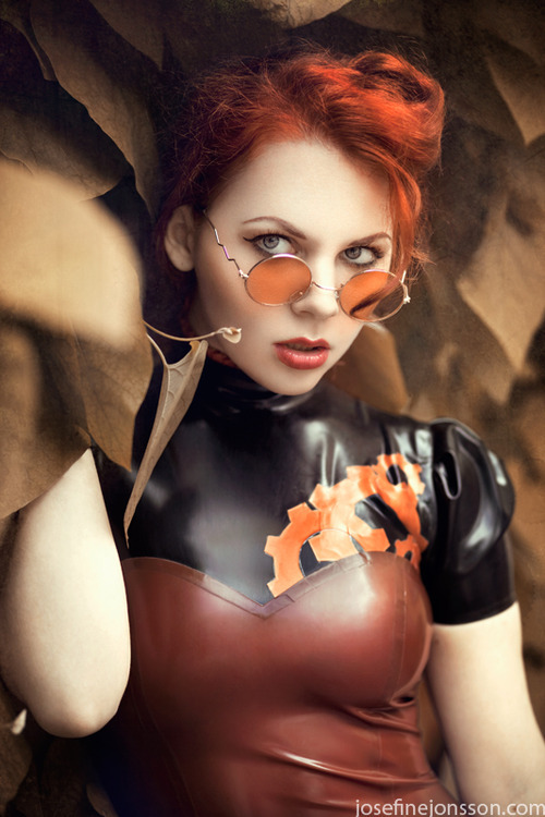 kalicokitten:  Leather Kitty angeliquedoll:  #RedheadAlert @Porn_christine @MsConqueredAll