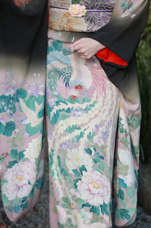 Breathtaking kurofurisode (black base furisode) with refined yuzen pattern. The intricate phoenix on