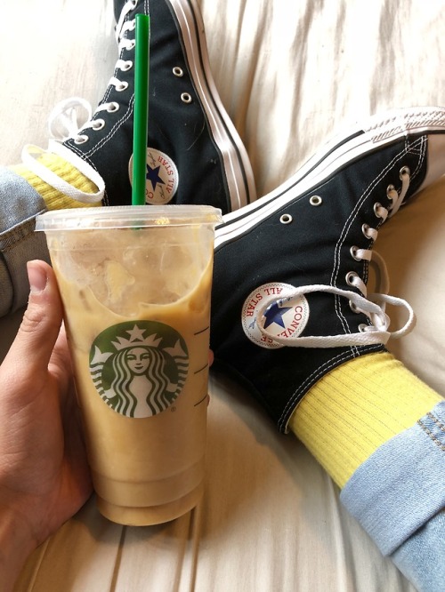 boringboii:Basic iced coffee for a basic picture :/